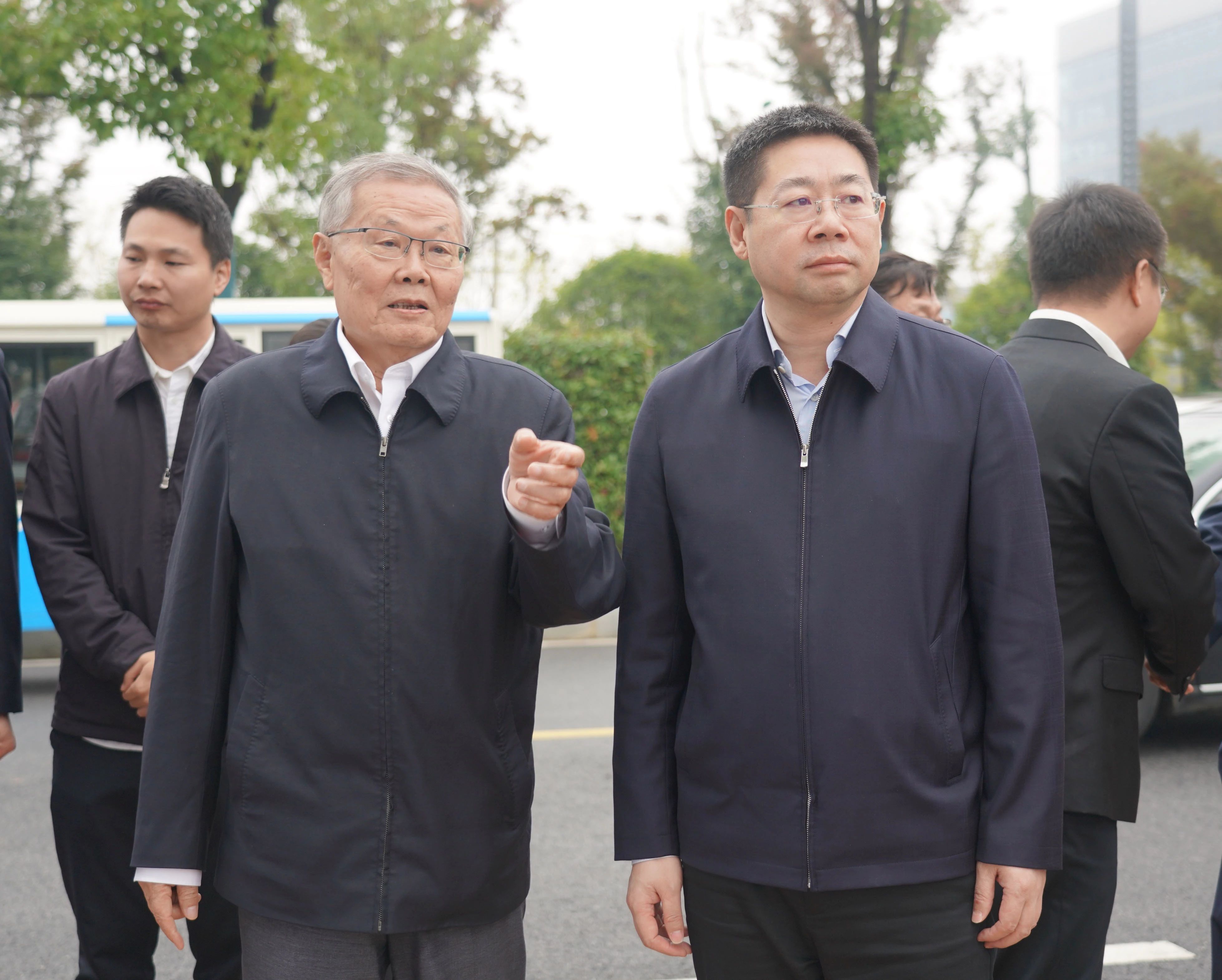 天下节水办主任蒋牧宸调研龙8头号玩家智能节水事情