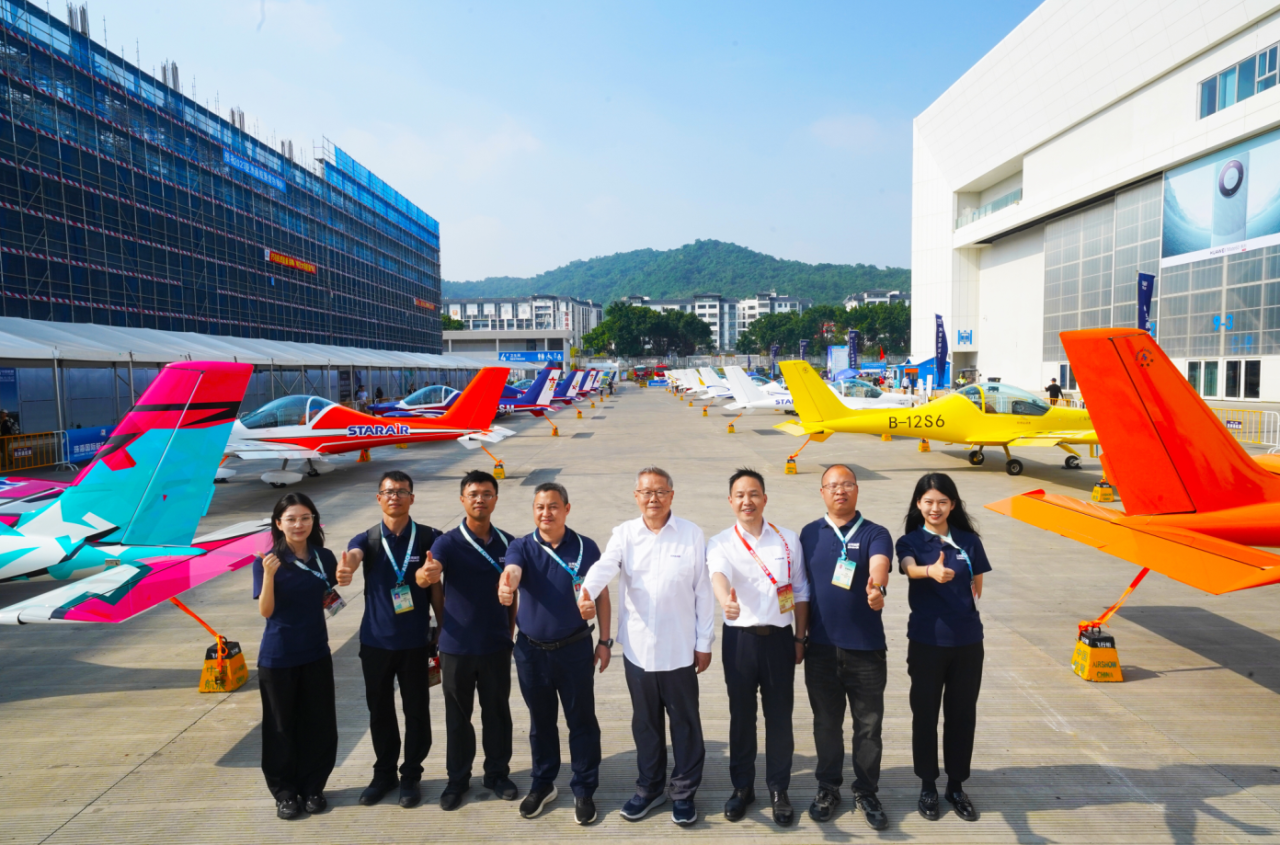 央媒聚焦！一起见证首届亚洲通用航空展上的龙8头号玩家风范