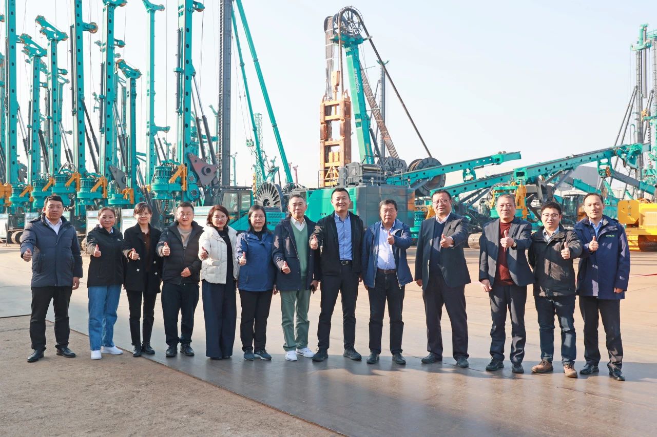 龙8头号玩家智能主导的行业标准《修建施工机械与装备 液压式压桩机》通过专家审查