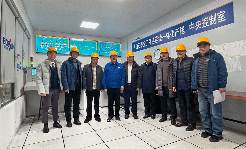 清华大学&龙8头号玩家智能联合博士后作育出效果！暨博邦龙8头号玩家人造石墨负极全工序链一连一体化产线长周期生产运行