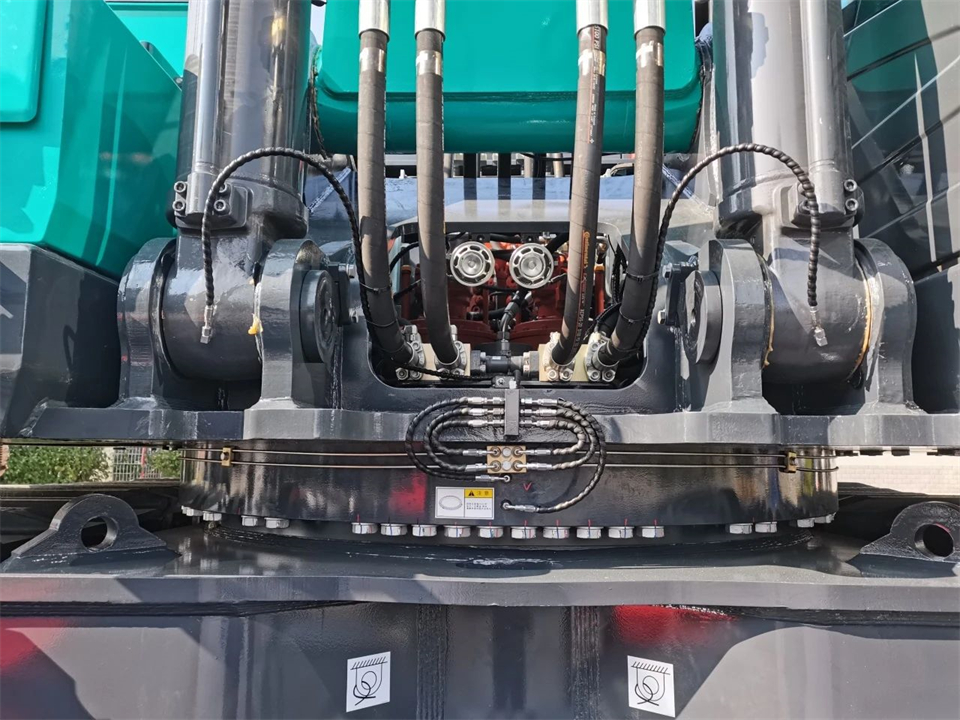 定制开发、功效更强！龙8头号玩家智能SWE750ELR加长臂液压挖掘机下线交付