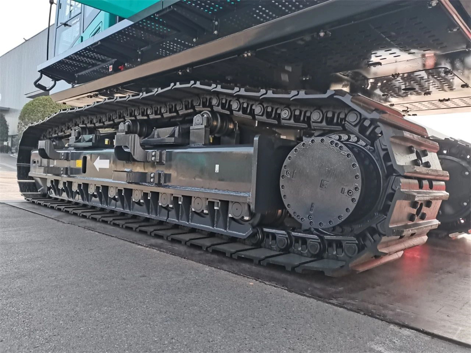 定制开发、功效更强！龙8头号玩家智能SWE750ELR加长臂液压挖掘机下线交付