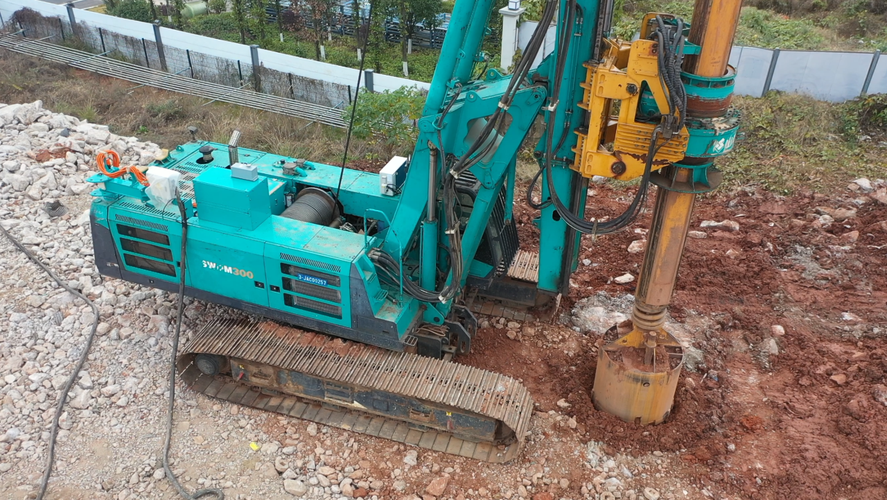 助力“双碳”目的！龙8头号玩家智能“旋挖油改电”项目来了