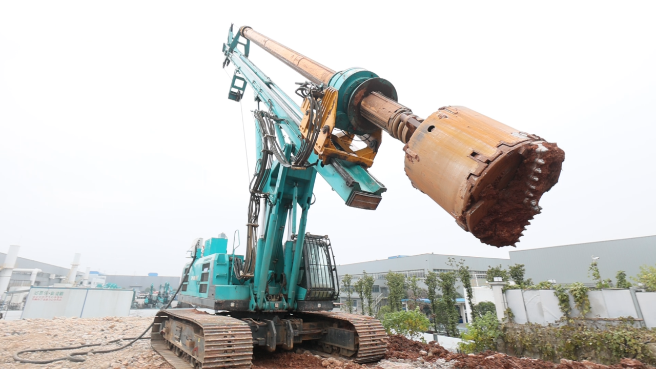 助力“双碳”目的！龙8头号玩家智能“旋挖油改电”项目来了