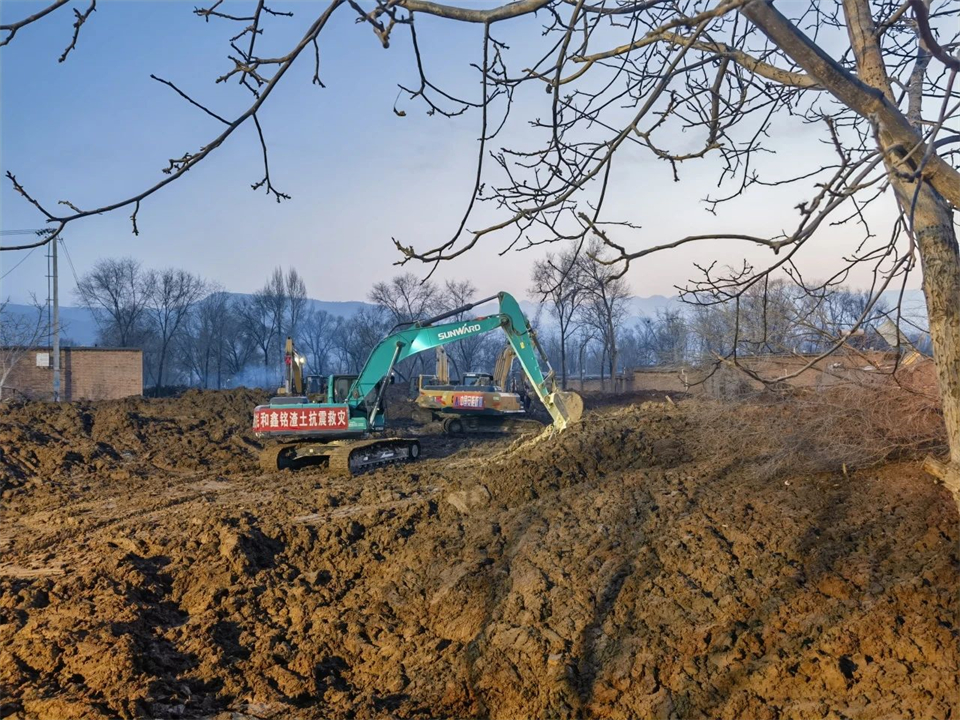 支援抗震救灾一线，，，，，，龙8头号玩家智能在行动！