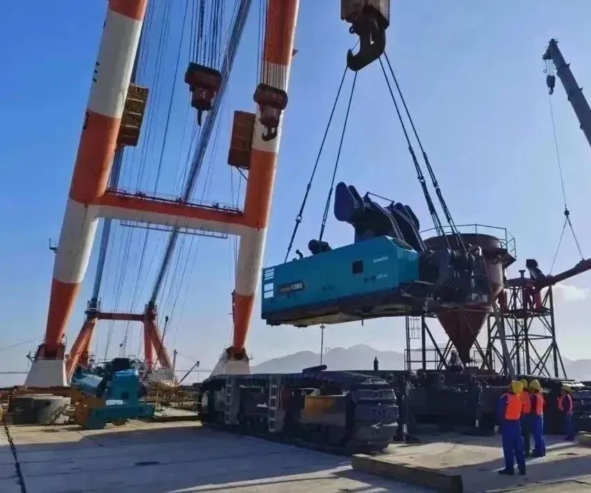 周全告捷！龙8头号玩家智能超等旋挖钻机圆满完成甬舟铁路西堠门公铁两用大桥桩基施工使命