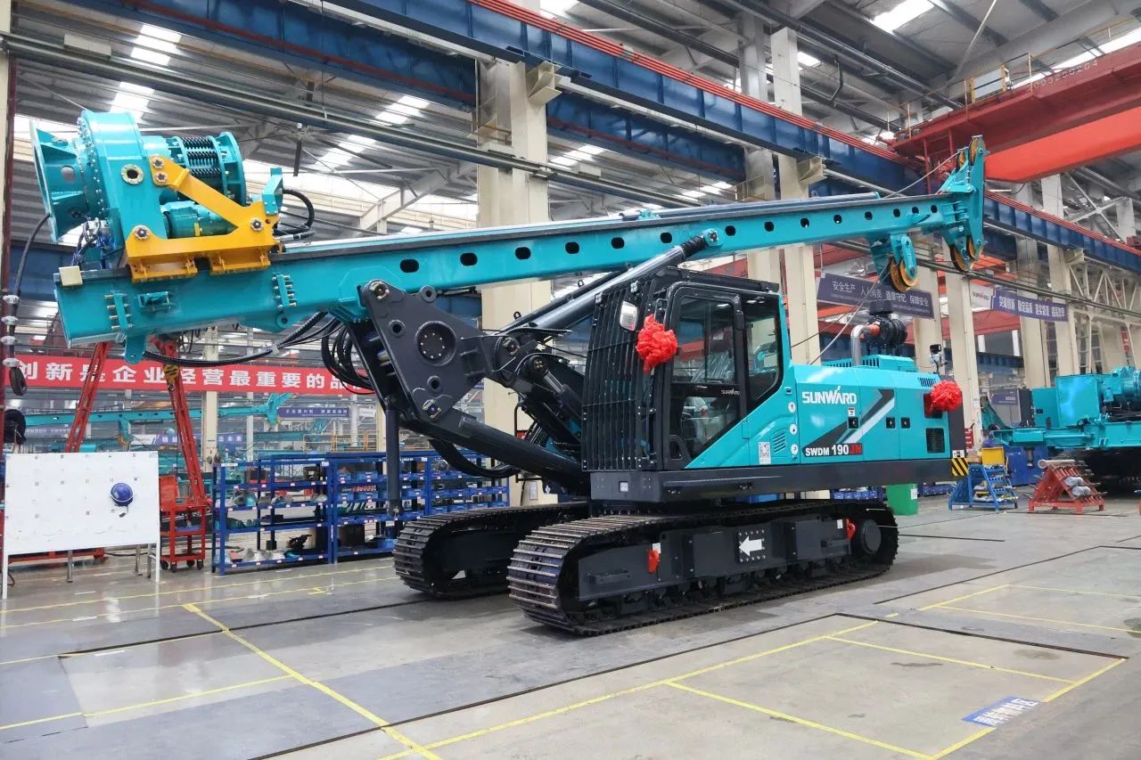 一连火热交付！龙8头号玩家智能SWDM190JN旋挖钻机备受天下各地客户青睐