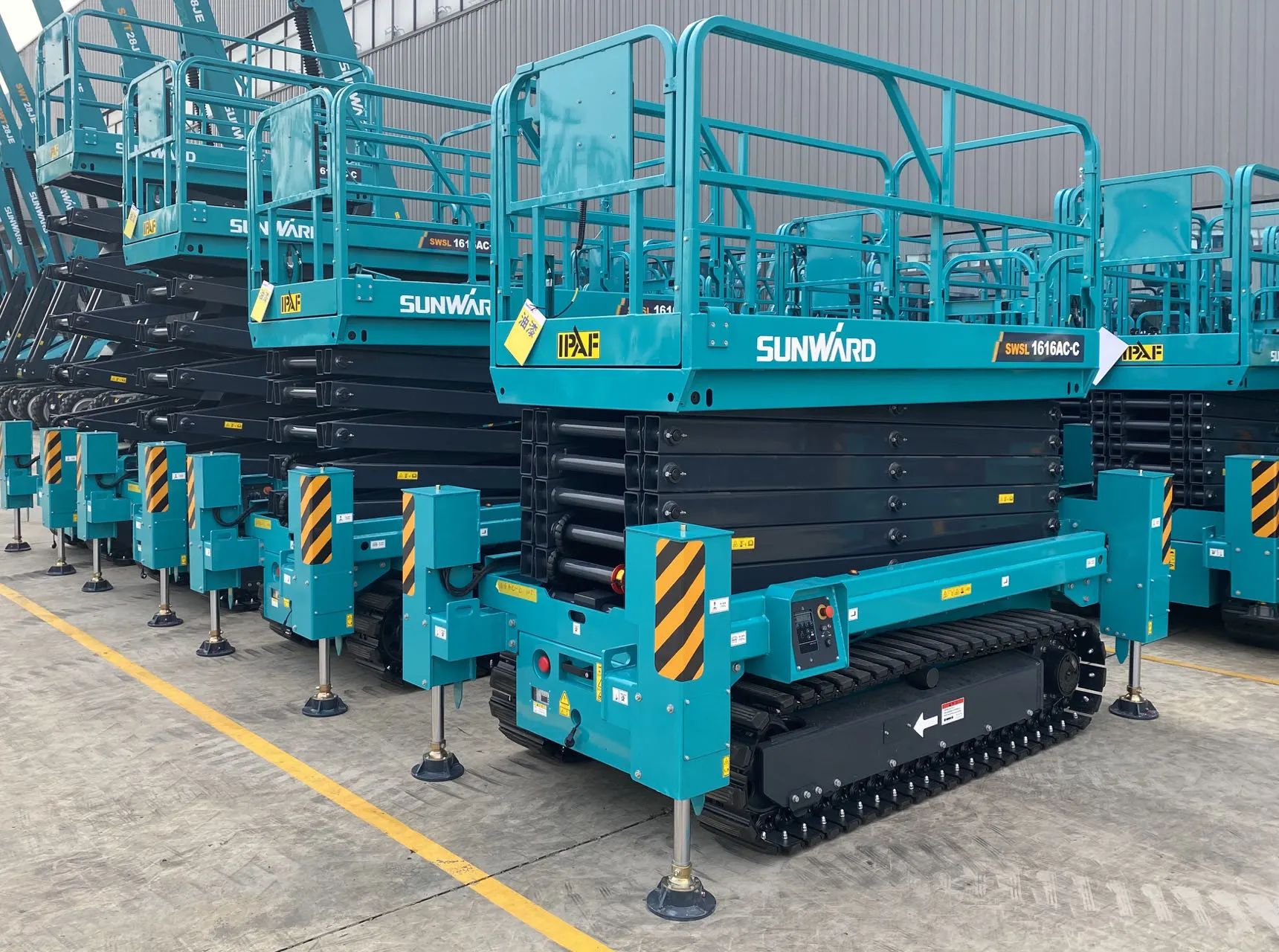 高设置、优性能！龙8头号玩家智能剪叉军团再添新兵！