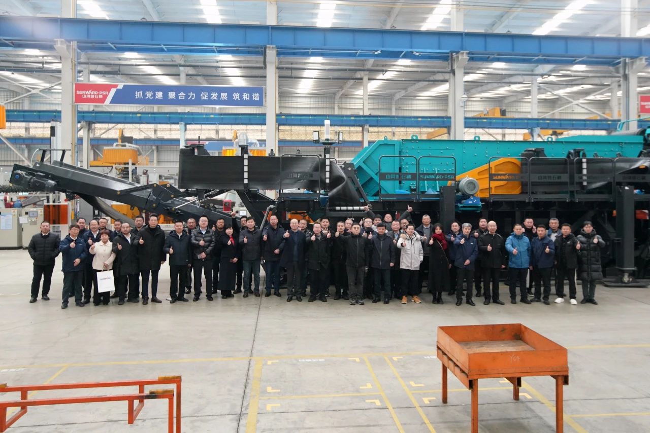 启新程，，，，，向未来！龙8头号玩家矿岩揭牌庆典暨新春发货仪式圆满举行