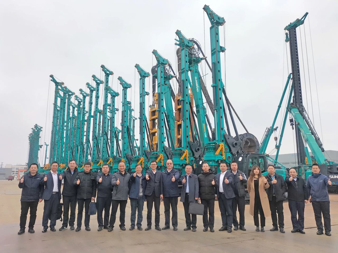 增强全方位相助！中铁二十局到访龙8头号玩家智能