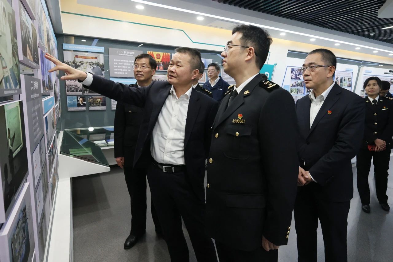 长沙海关党委书记、关长沈大为调研龙8头号玩家智能