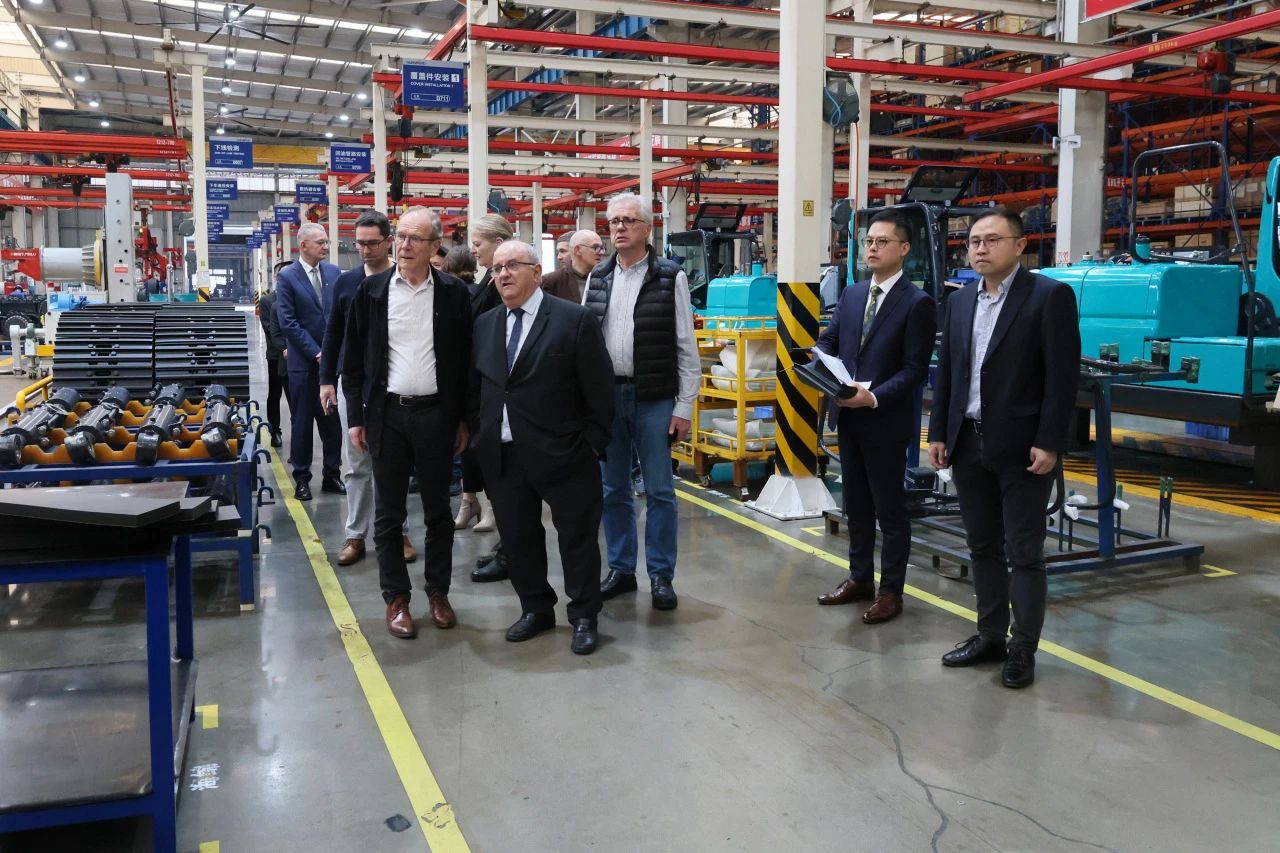 蒙达尔纪市代表团一行考察龙8头号玩家智能