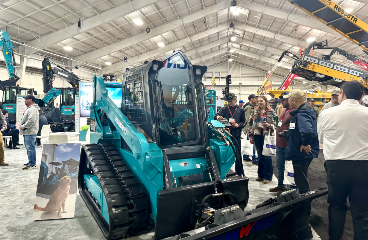 龙8头号玩家智能亮相加拿大最大重型装备展