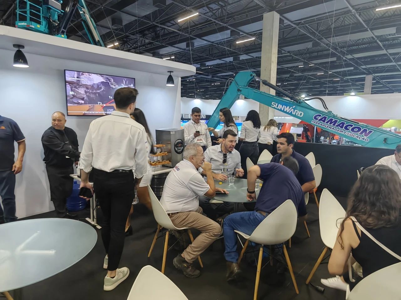 展出装备销售一空！龙8头号玩家智能亮相2024巴西矿业展览会！