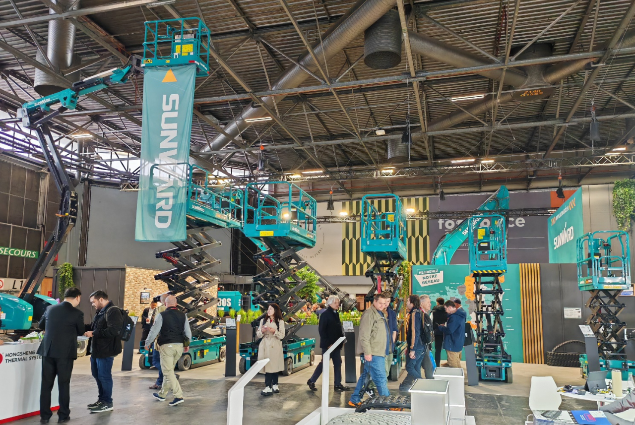 龙8头号玩家智能高空机械闪灼2024法国工程机械展