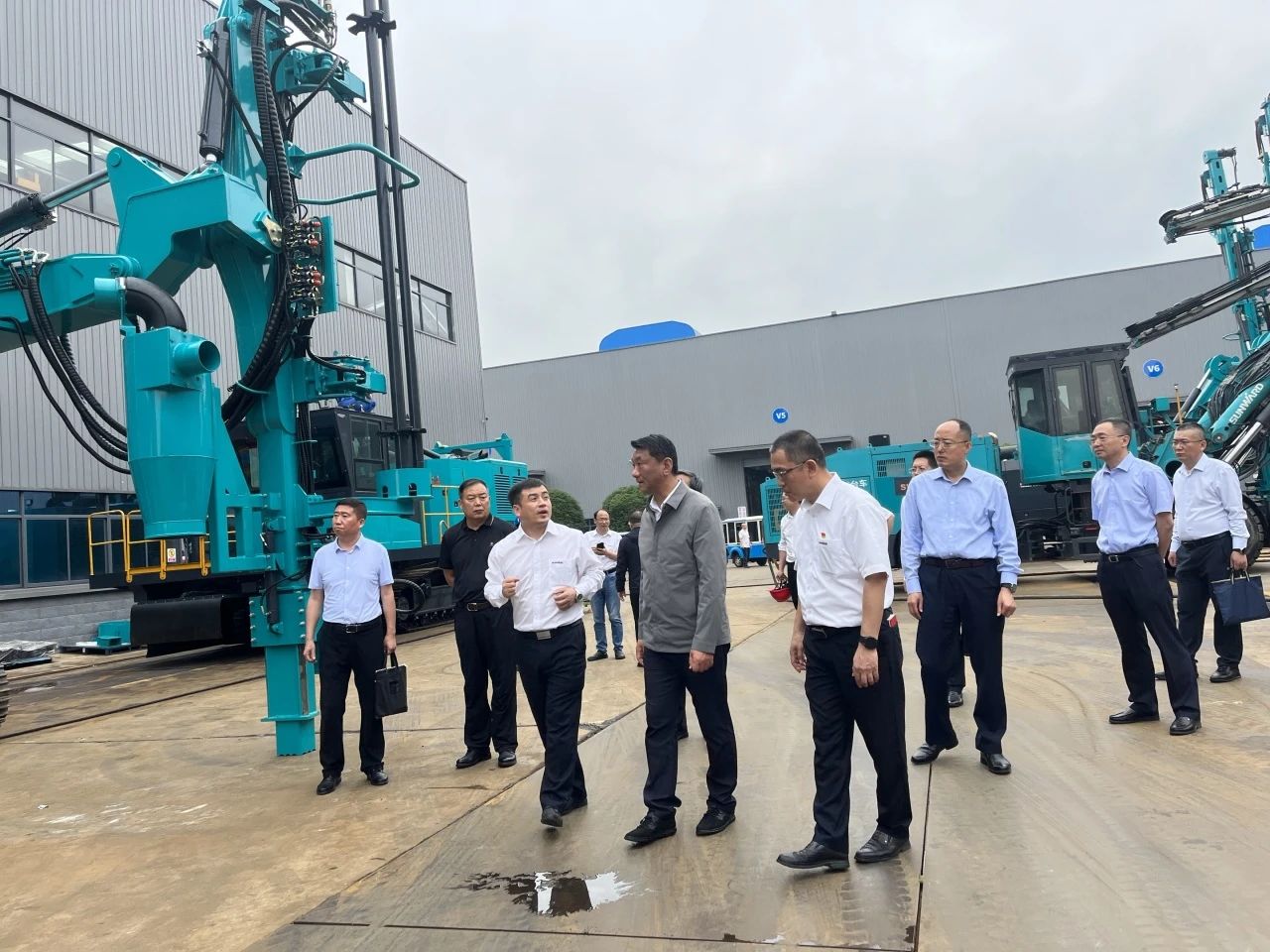 中煤平朔党委书记、董事长陈建一行调研龙8头号玩家智能