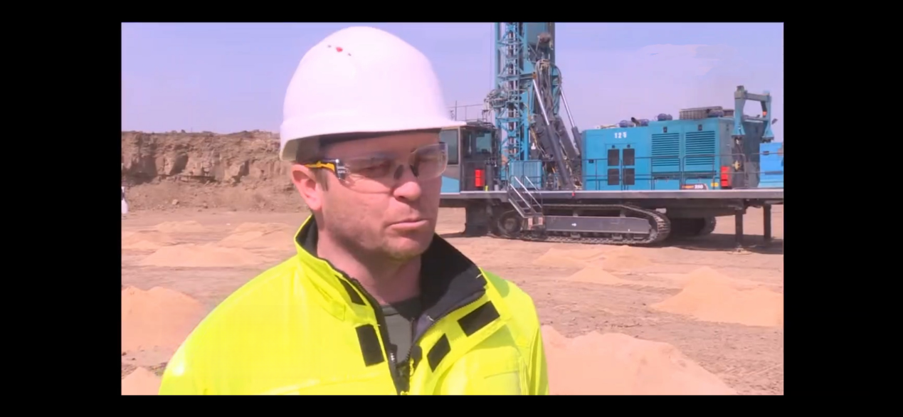 月钻进31518米，，，，，，，，龙8头号玩家智能牙轮钻机施工效率创历史新高