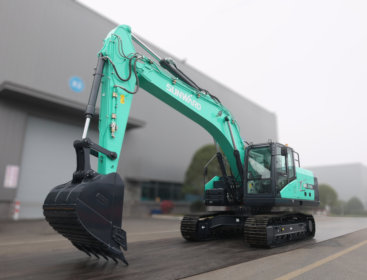 向新而行！龙8头号玩家智能电动挖掘机线上推介会乐成举行