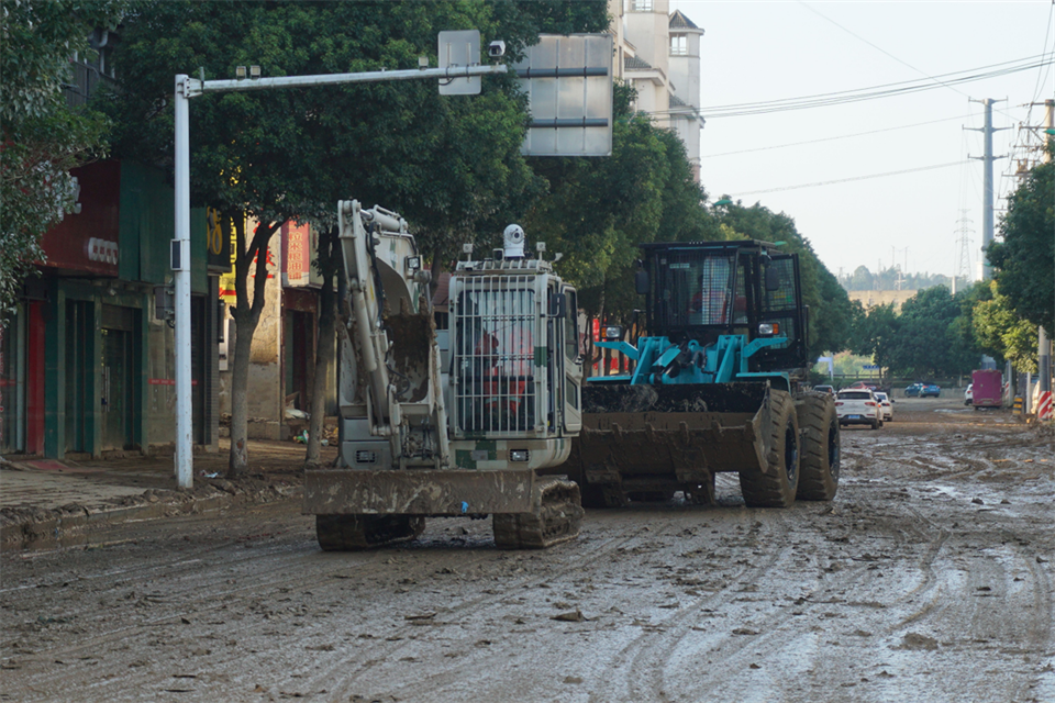 驰援湖南平江抗洪抢险，，，，，，，，共克时艰显继续