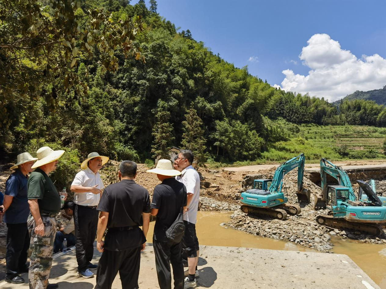 龙8头号玩家智能赶赴资兴，，，，，共筑抗灾抢险防地
