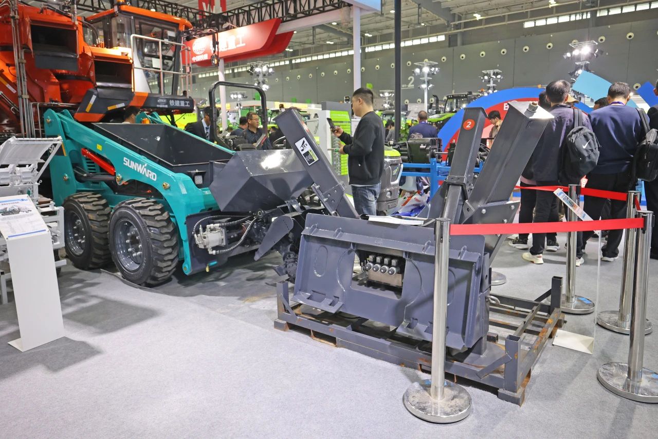 聚焦智能化、无人化！龙8头号玩家智能携多款产品亮相2024中国国际农业机械展