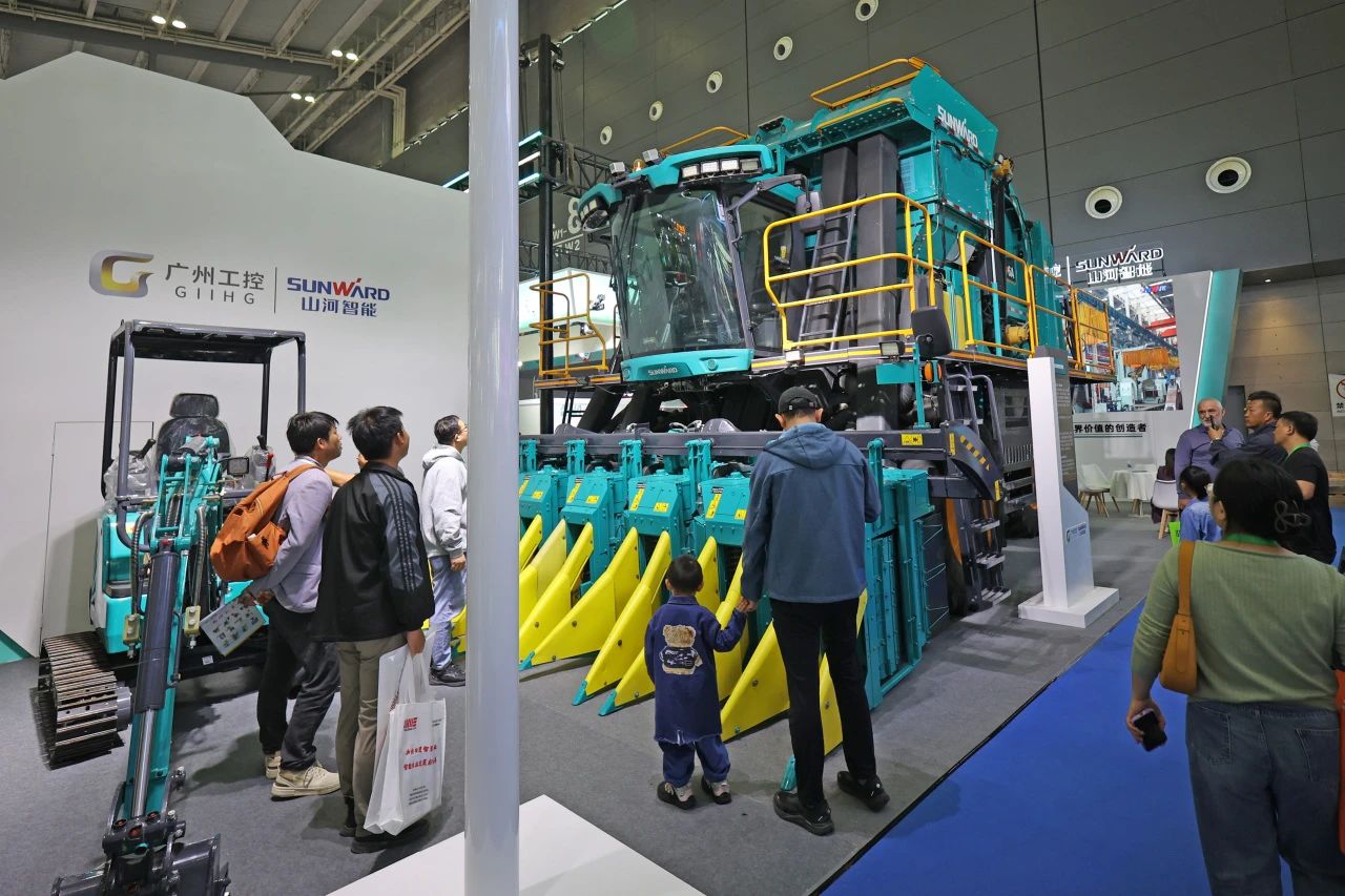 聚焦智能化、无人化！龙8头号玩家智能携多款产品亮相2024中国国际农业机械展