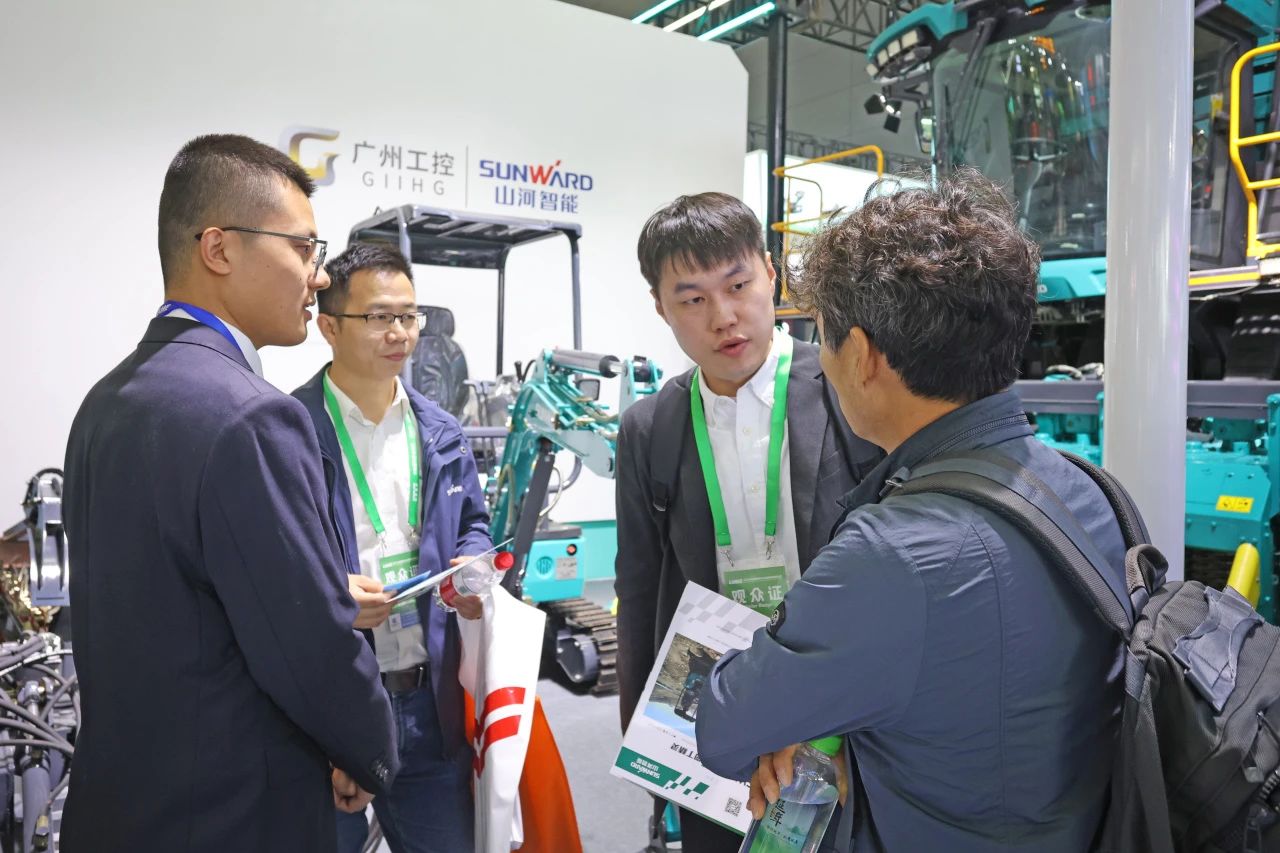 聚焦智能化、无人化！龙8头号玩家智能携多款产品亮相2024中国国际农业机械展