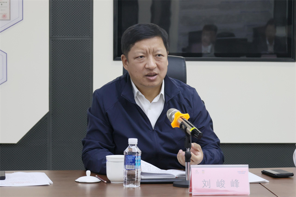 同船出海，，，，，，，共赢未来！中铁九局副总司理刘峻峰一行到访龙8头号玩家智能