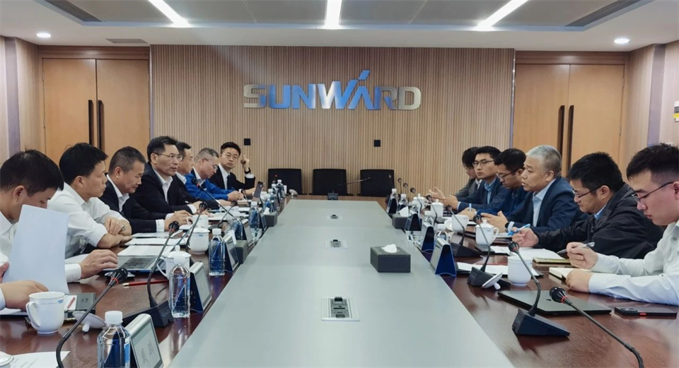 工业协同，，，，，，，，共赢未来！远景动力中国区总裁赵卫军一行考察龙8头号玩家智能