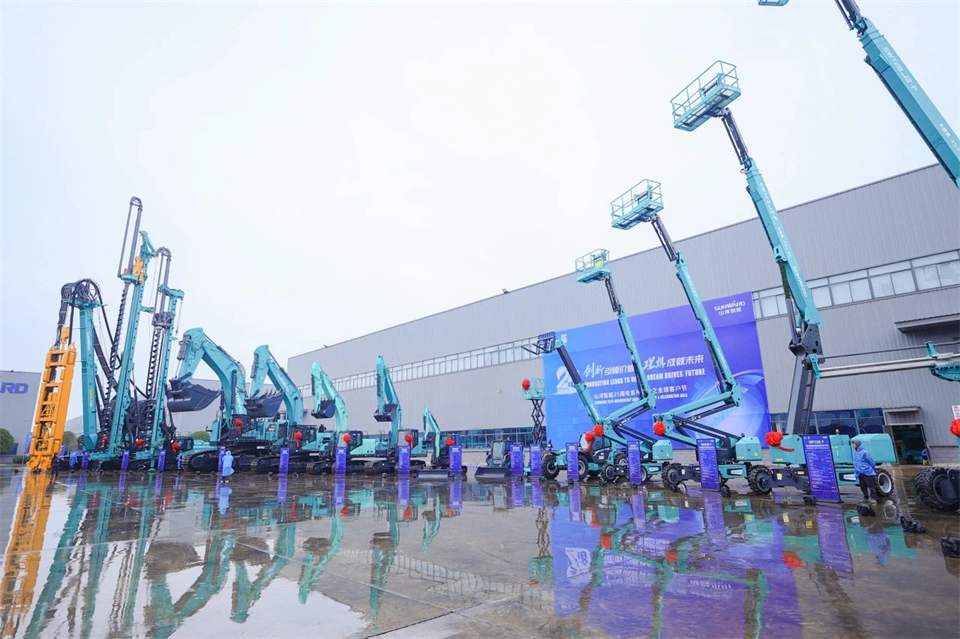 立异引领价值，，，，，理想成绩未来！龙8头号玩家智能25周年庆典暨全球客户节盛大举行