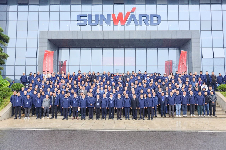 立异引领价值，，，，，理想成绩未来！龙8头号玩家智能25周年庆典暨全球客户节盛大举行