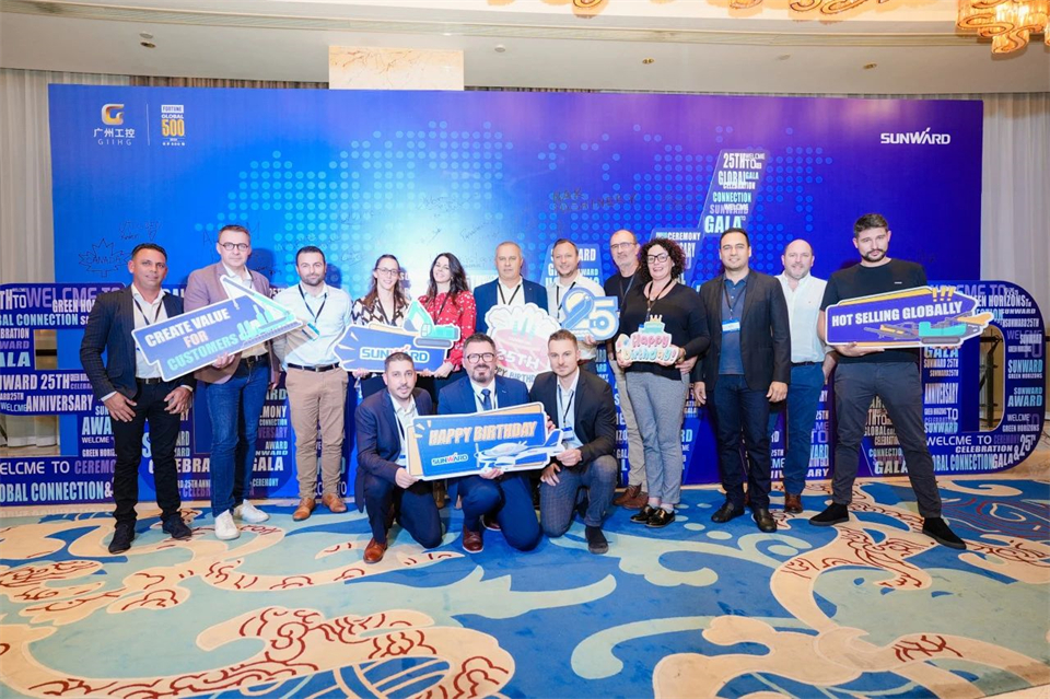 立异引领价值，，，，，理想成绩未来！龙8头号玩家智能25周年庆典暨全球客户节盛大举行