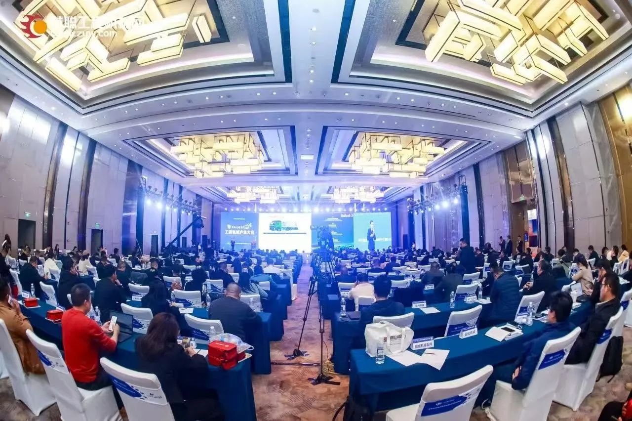 点赞！龙8头号玩家智能立异装备荣登CMIIC2024明星产品榜单