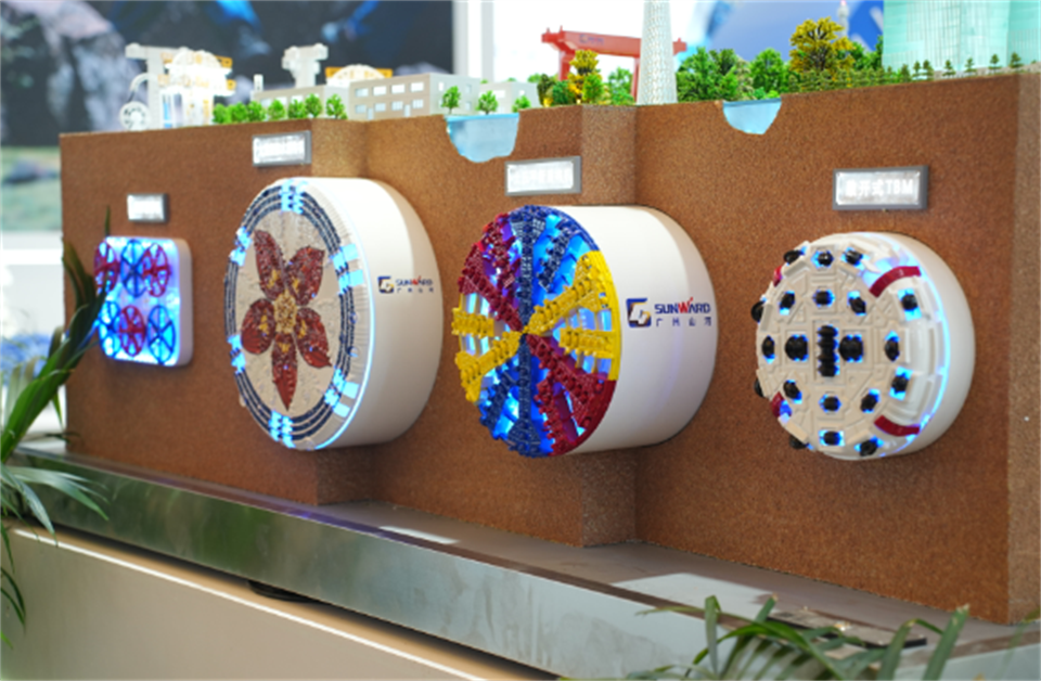 智造空间，，，，，，，价值共生！广州龙8头号玩家精彩亮相2024上海宝马展