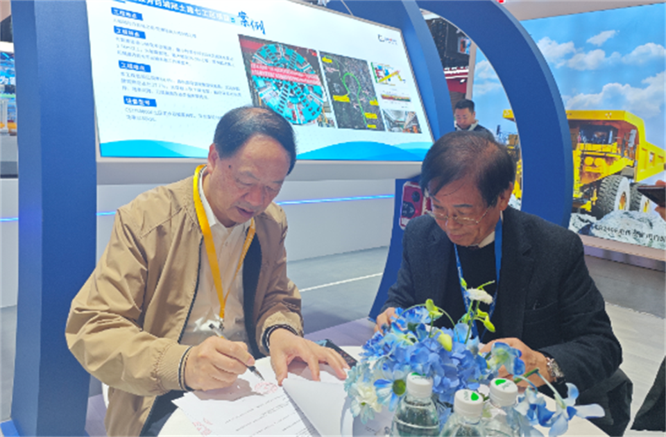 智造空间，，，，，，，价值共生！广州龙8头号玩家精彩亮相2024上海宝马展