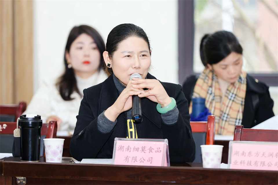 长龙街道、龙8头号玩家智能召开首届年货盛惠暨送春联文化惠民活动事情聚会