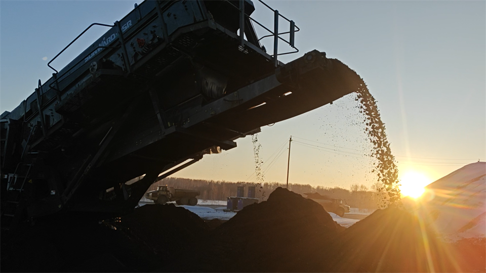 不惧-30℃极寒挑战，，，，，龙8头号玩家普石勒破碎筛分装备稳固运行！