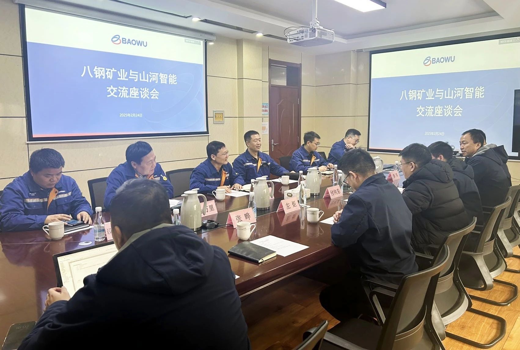 共筑智慧矿山，，，，，，龙8头号玩家智能董事长付向东率队赴新疆造访新矿集团、八钢矿业