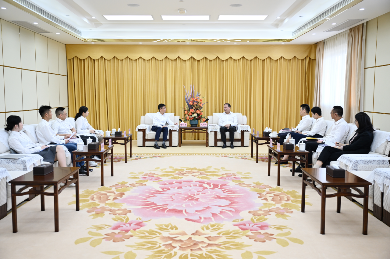 范少军会见龙8头号玩家智能董事长付向东