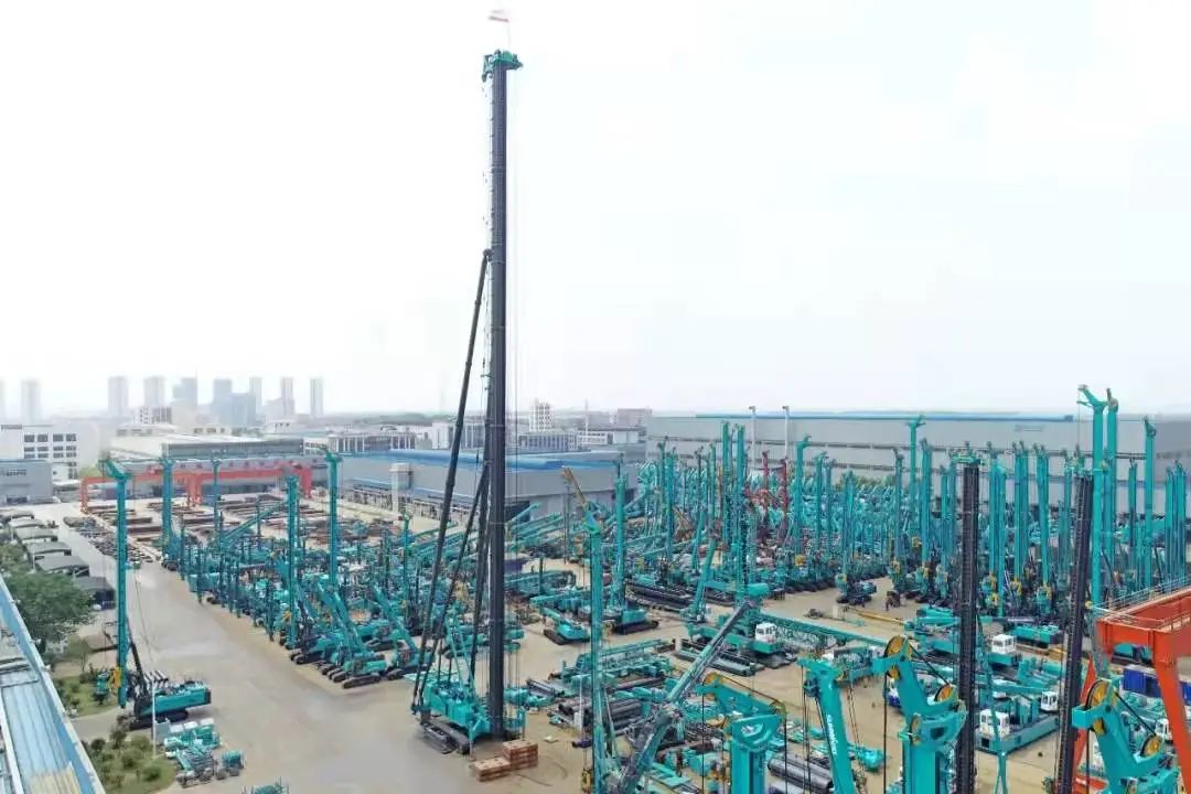 龙8头号玩家智能高端工程装备智能工厂项目荣获“2024年度中国智能制造最佳应用实践案例”