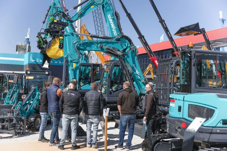 Bauma 2025 | 聚焦2025德国宝马展，，，，，，，探索龙8头号玩家智能的立异装备与可一连解决计划