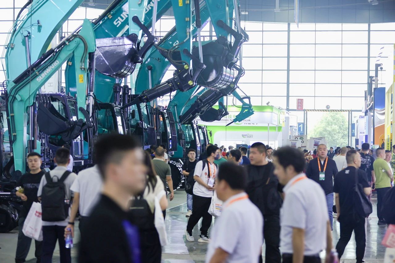 2025 CICEE | 为客户创立价值，，，，，，，，龙8头号玩家智能客户交流会圆满举行