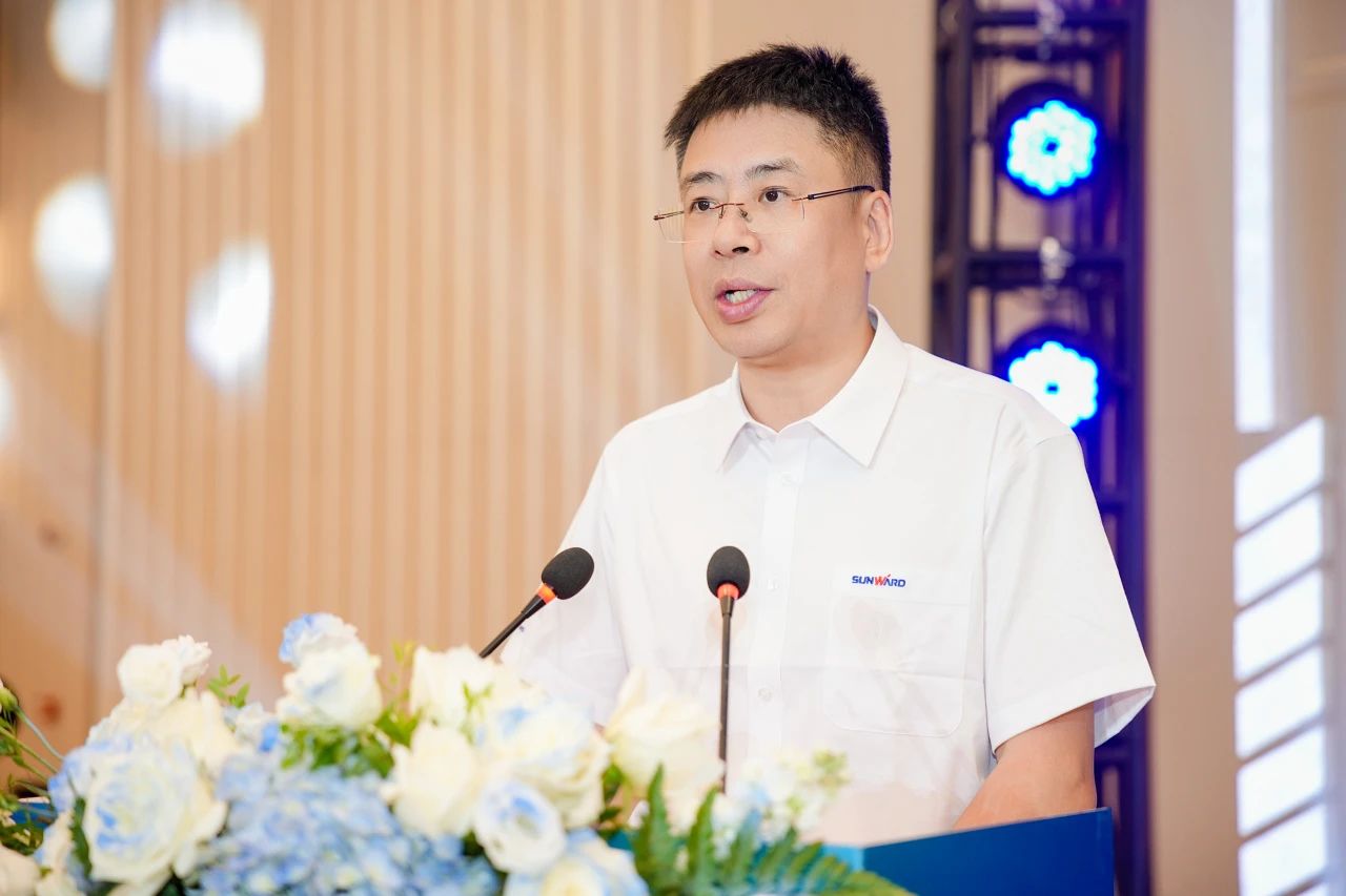 2025 CICEE | 为客户创立价值，，，，，，，，龙8头号玩家智能客户交流会圆满举行