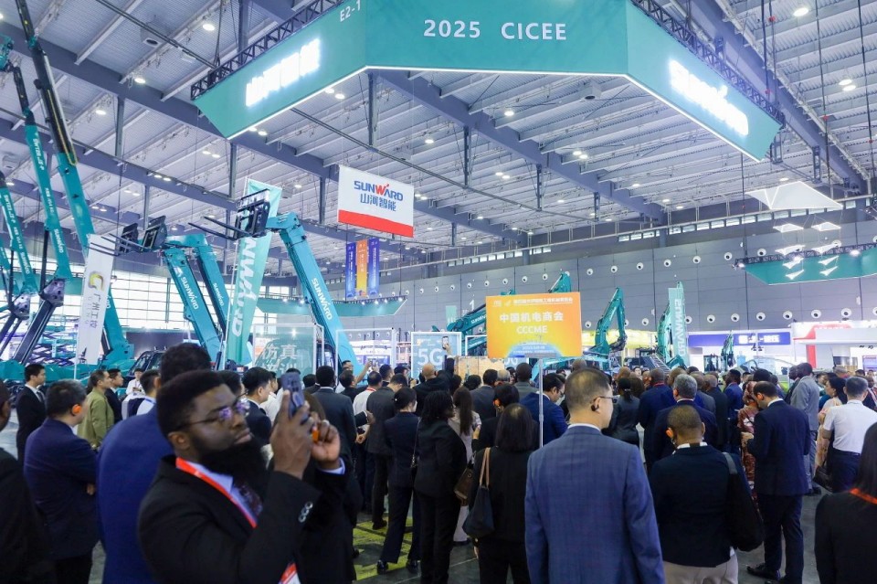 2025 CICEE | 龙8头号玩家智能实力闪灼2025长沙国际工程机械展