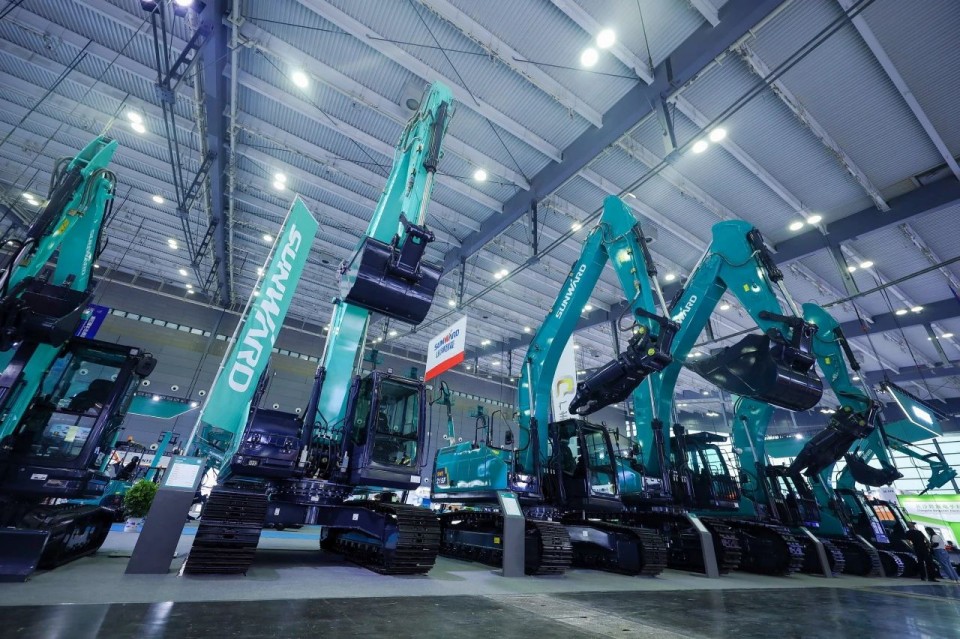 2025 CICEE | 从简单工具迈向多元化解决计划，，，，，，，，龙8头号玩家智能泛起非凡挖掘机风范