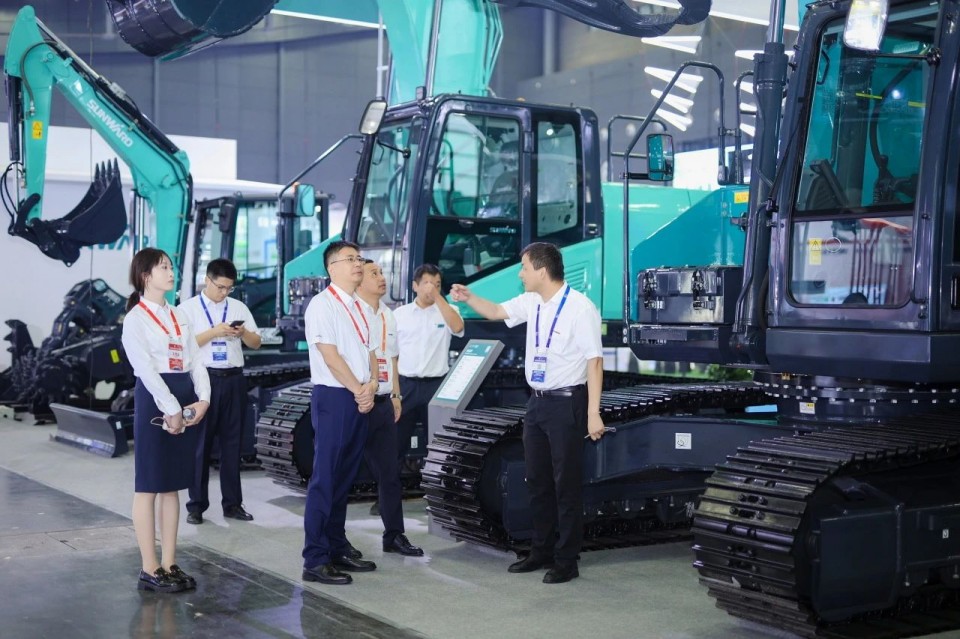 2025 CICEE | 从简单工具迈向多元化解决计划，，，，，，，，龙8头号玩家智能泛起非凡挖掘机风范