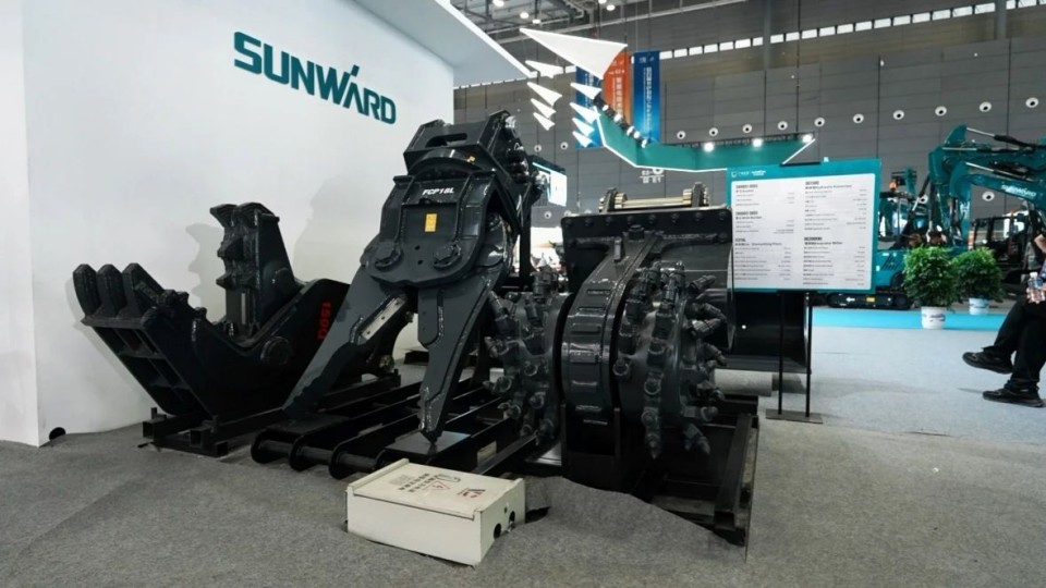 2025 CICEE | 从简单工具迈向多元化解决计划，，，，，，，，龙8头号玩家智能泛起非凡挖掘机风范