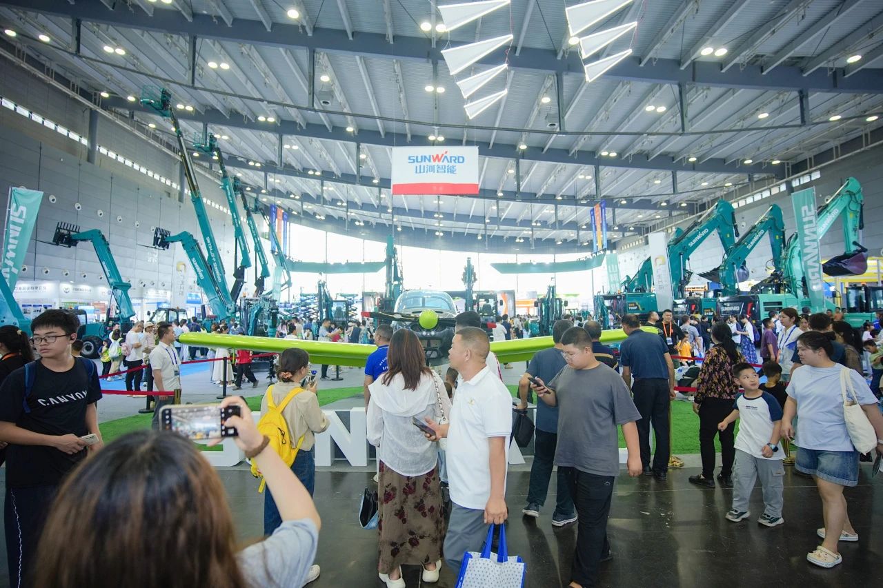 2025 CICEE | 圆满收官！龙8头号玩家智能展区亮点精彩回首