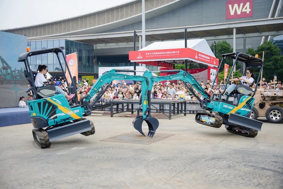 2025 CICEE | 圆满收官！龙8头号玩家智能展区亮点精彩回首