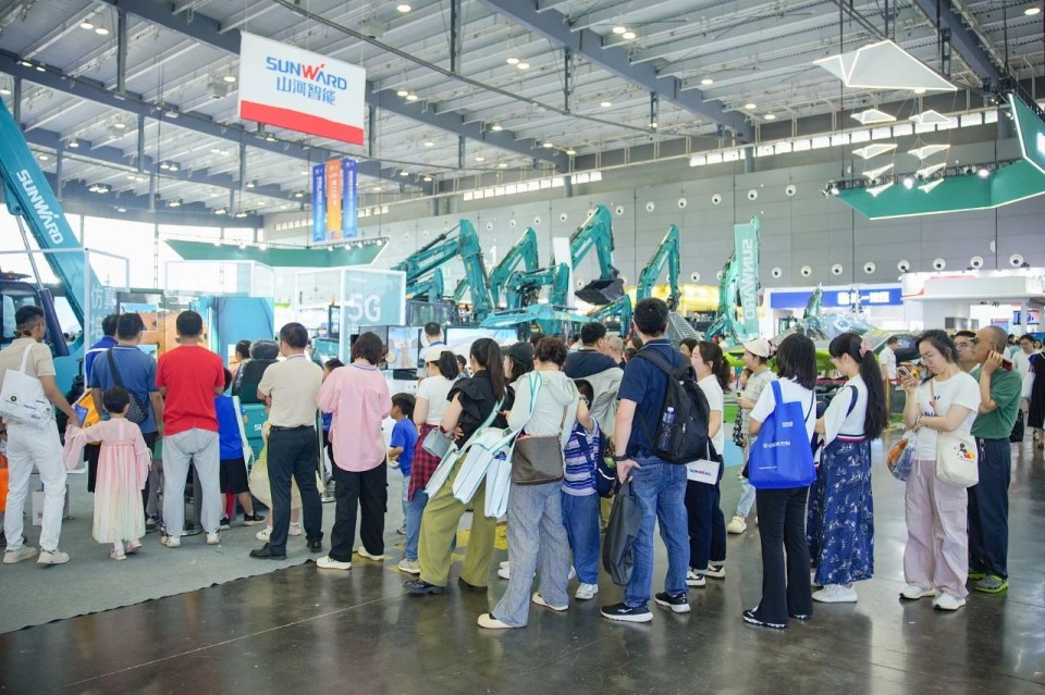 2025 CICEE | 圆满收官！龙8头号玩家智能展区亮点精彩回首